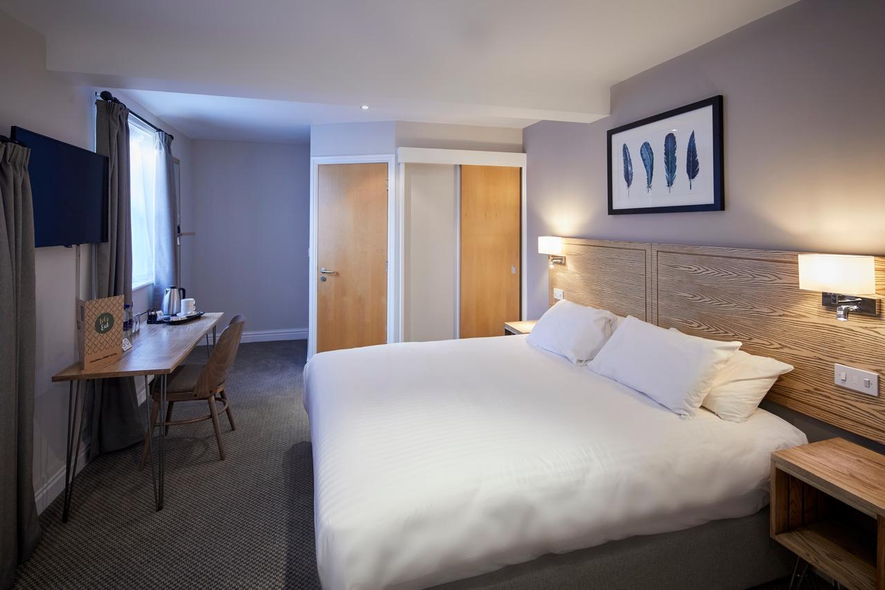 Childwall Abbey, By Marston's 3*